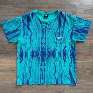 Rocksmith Coogi Pattern All Over Print Pocket T-Shirt Men's Medium